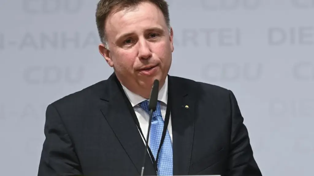 Mario-Karschunke-spricht-nach-seiner-Wahl-zum-Generalsekretaer-der-CDU-Sachsen-Anhalt