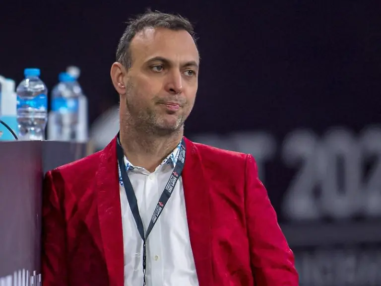 DHB-Vizepraesident-Bob-Hanning-vor-einem-Spiel-in-Kairo