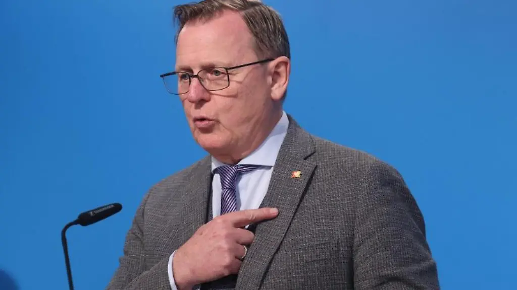 Thueringens-Ministerpraesident-Bodo-Ramelow-spricht-bei-einer-Pressekonferenz
