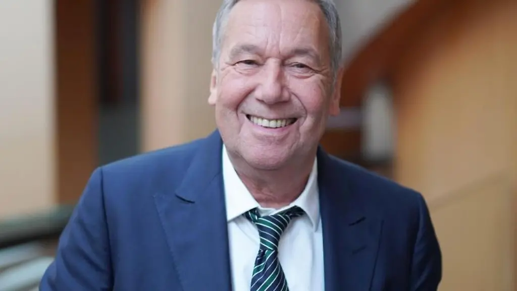 Der-Saenger-Roland-Kaiser-laechelt