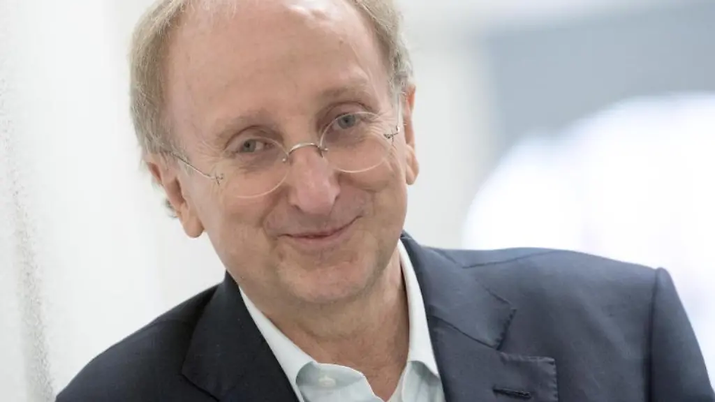 Erhaelt-den-Lessing-Preis-2021-des-Freistaates-Sachsen-Dramaturg-Wilfried-Schulz