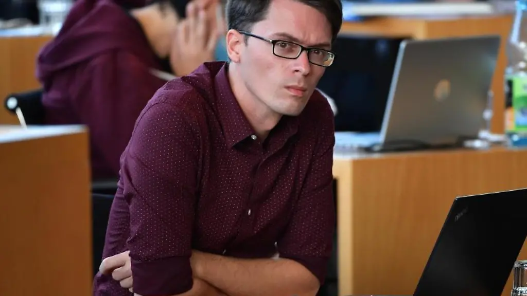 Christian-Schaft-hochschulpolitischer-Sprecher-der-Linksfraktion-im-Landtag-nimmt-an-einer-Landtagssitzung-teil