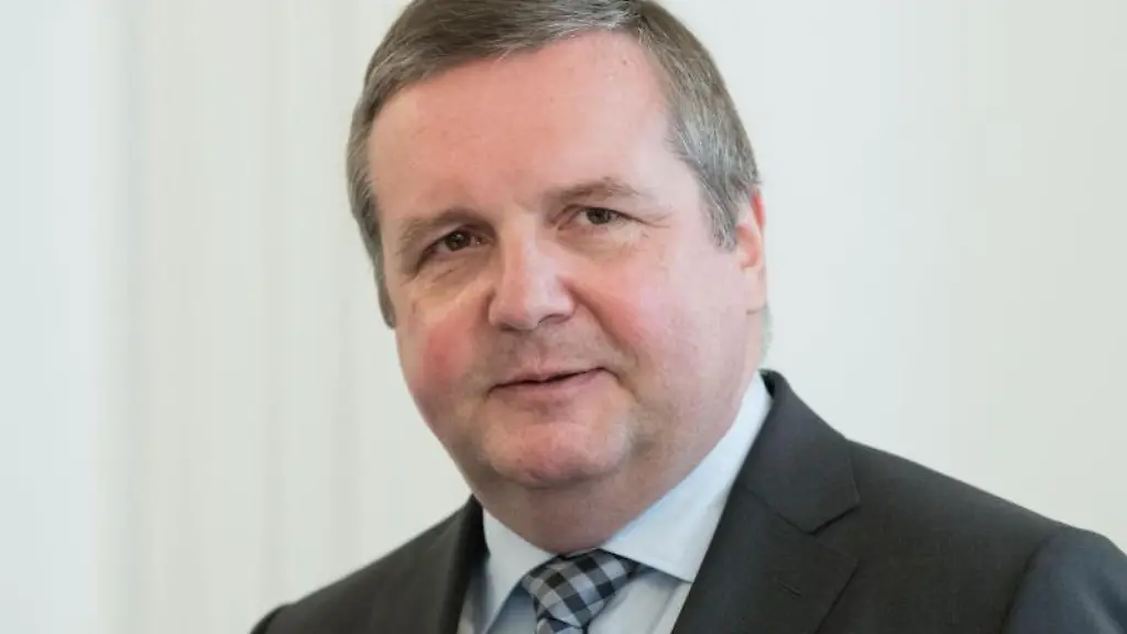 Stefan-Mappus-CDU-ehemaliger-Ministerpraesident-von-Baden-Wuerttemberg-aufgenommen-vor-der-Enthuellung-seines-Portraits-zu-dpa-Ex-Regierungschef-Mappus-kokettiert-mit-Rueckkehr-in-die-Politik-vom-12-09-2018