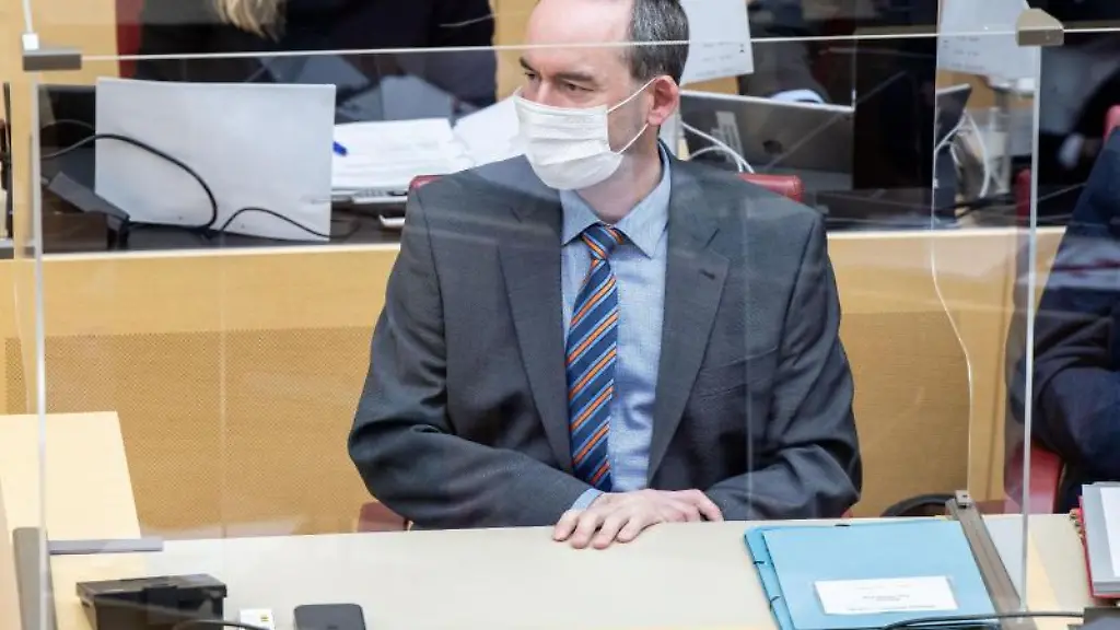 Hubert-Aiwanger-Wirtschaftsminister-und-Landesvorsitzender-der-Freien-Waehler-in-Bayern