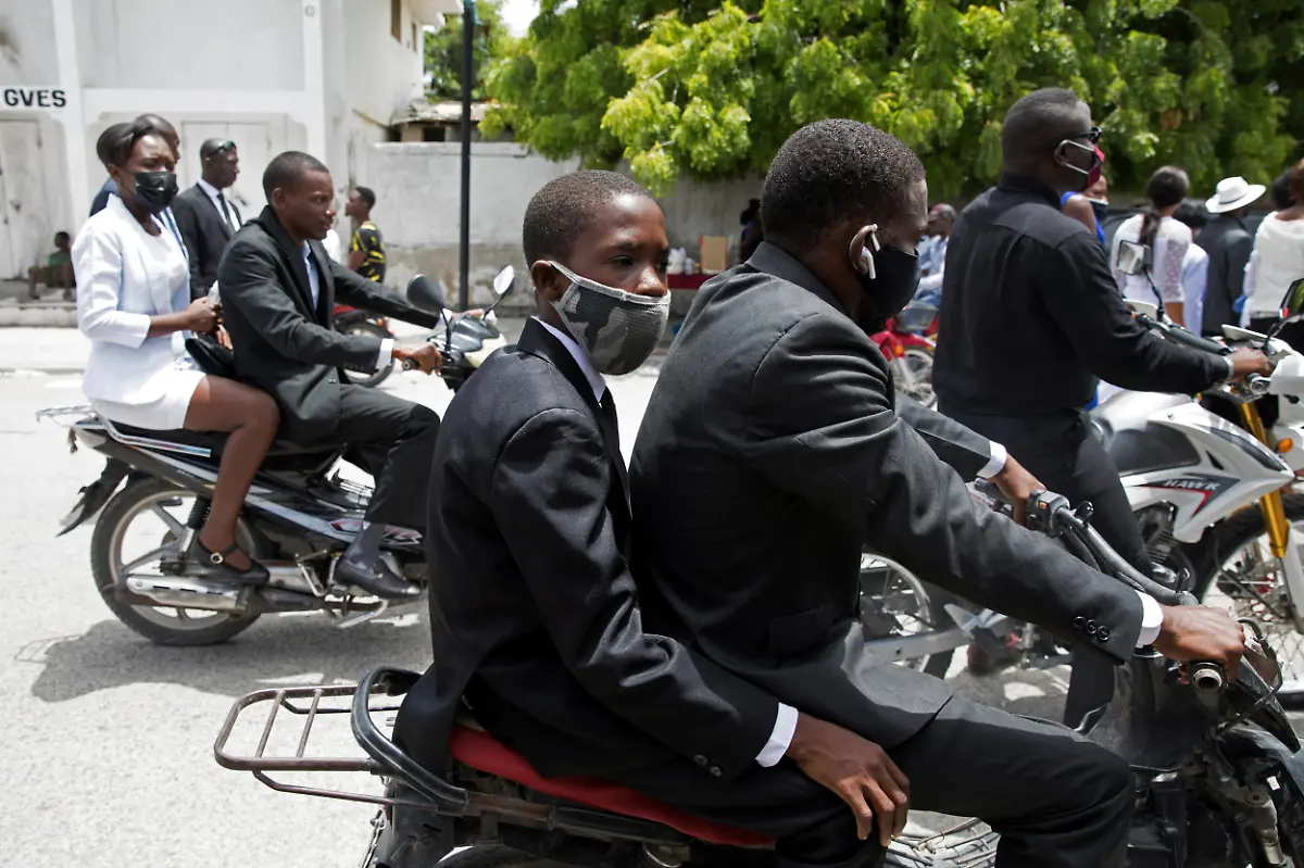 2021-09-21T101115Z-1293616976-RC20ZN9SN0BA-RTRMADP-3-HAITI-FUNERALS