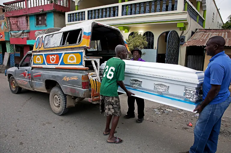 2021-09-21T101116Z-1104404187-RC2UEM94CWY6-RTRMADP-3-HAITI-FUNERALS