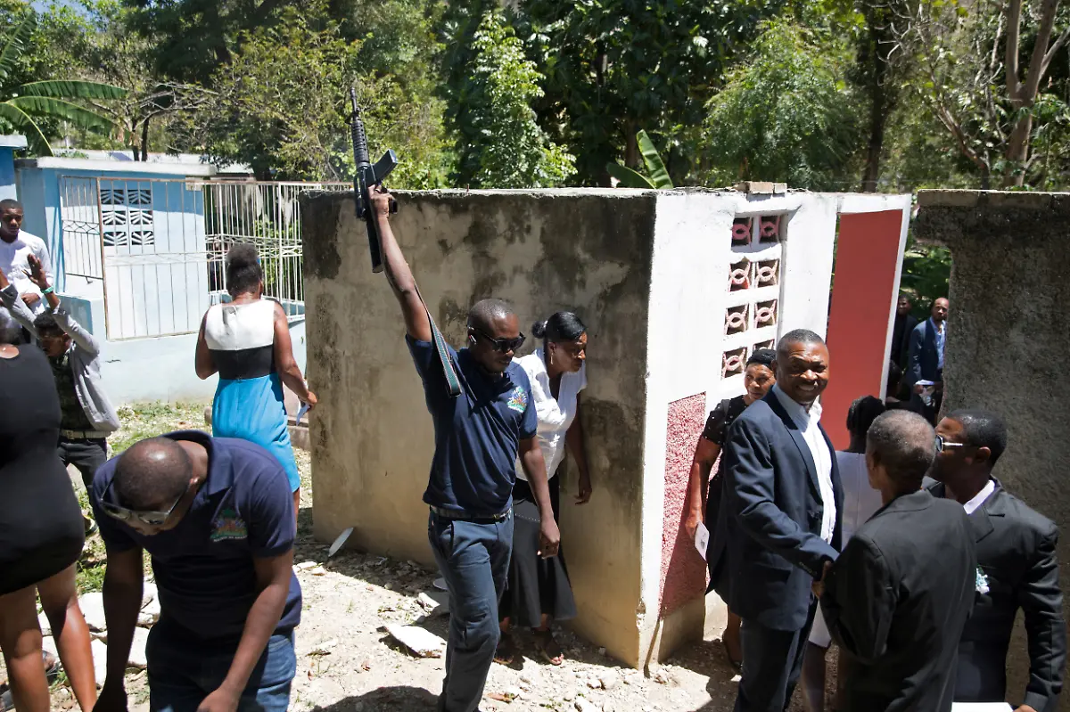 Schu-sse-auf-dem-Friedhof