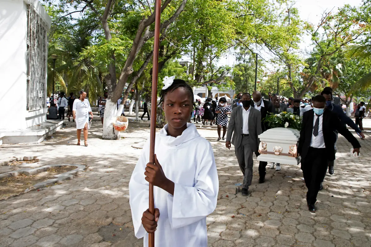 2021-09-21T101118Z-2017722363-RC2YYN92NAKO-RTRMADP-3-HAITI-FUNERALS