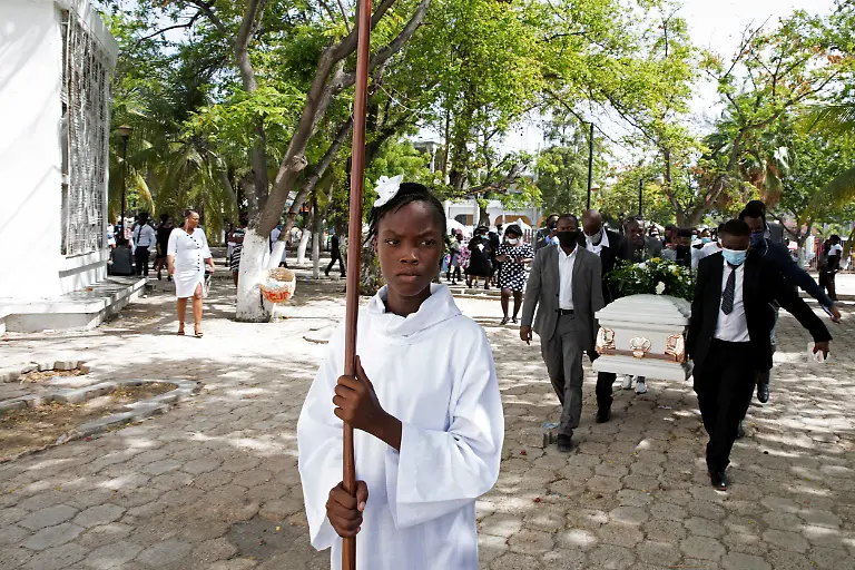 2021-09-21T101118Z-2017722363-RC2YYN92NAKO-RTRMADP-3-HAITI-FUNERALS