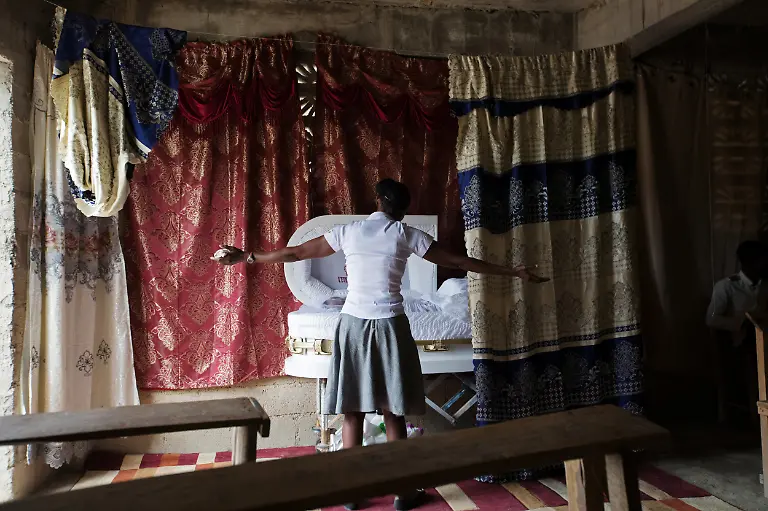 2021-09-21T101102Z-292563767-RC20TM99HWG2-RTRMADP-3-HAITI-FUNERALS