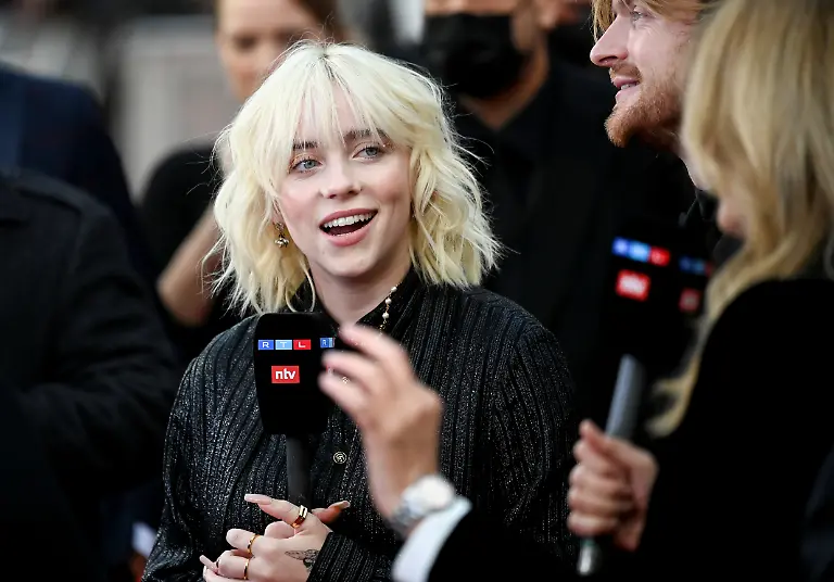 2021-09-28T165836Z-354079881-RC24ZP9XL8KC-RTRMADP-3-FILM-NO-TIME-TO-DIE-PREMIERE