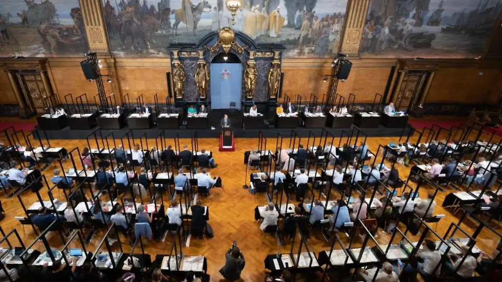 Blick-in-den-Plenarsaal-der-Hamburgischen-Buergerschaft