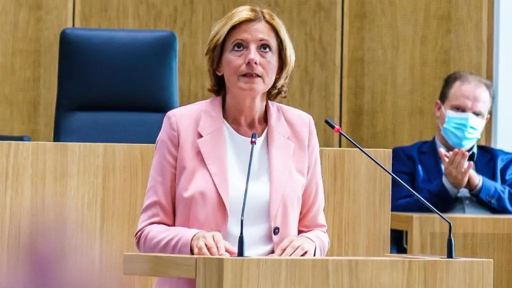 Ministerpraesidentin-Malu-Dreyer-SPD-spricht-im-Landtag-von-Rheinland-Pfalz