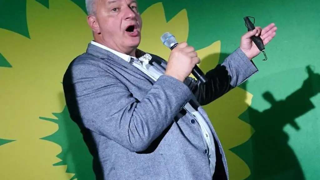 Harald-Terpe-Spitzenkandidat-der-Gruenen-fuer-die-Landtagswahl-in-MV-bei-der-Wahlparty