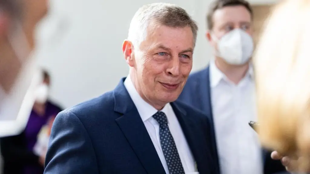 Bodo-Loettgen-CDU-Fraktionsvorsitzender-in-NRW-spricht