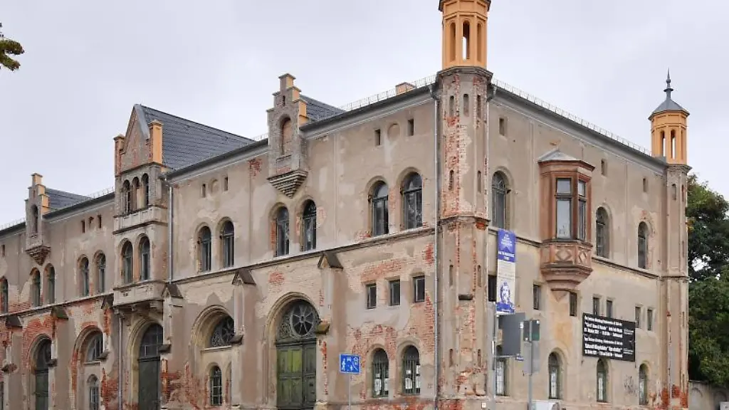 Der-Putz-broeckelt-am-Marstall