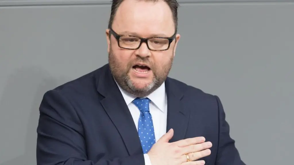 Christian-Jung-FDP-spricht
