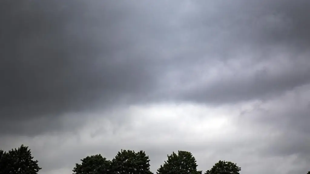 Regenwolken-ziehen-auf