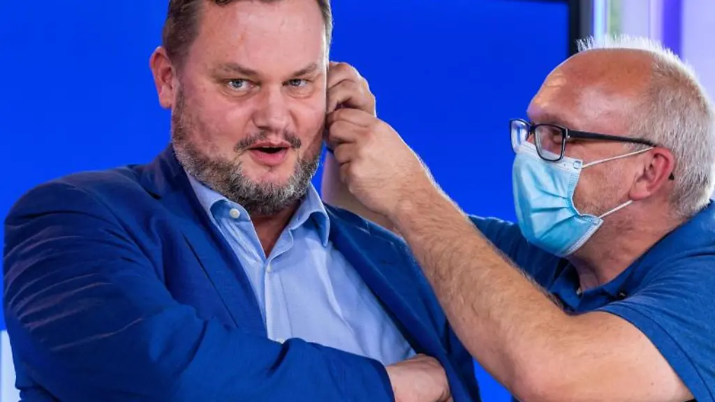 Rene-Domke-Spitzenkandidat-der-FDP-fuer-die-Landtagswahl-in-Mecklenburg-Vorpommern