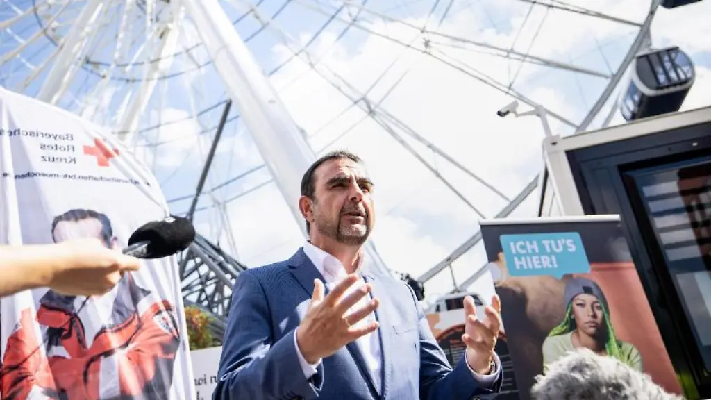 Bayerns-Gesundheitsminister-Klaus-Holetschek-CSU-spricht-zu-Journalisten