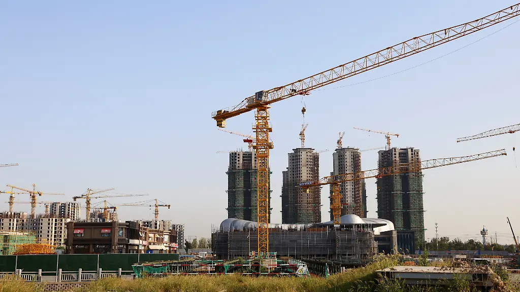 2021-09-23T111445Z-1434773077-RC2JVP9HSXOE-RTRMADP-3-CHINA-EVERGRANDE-DEBT