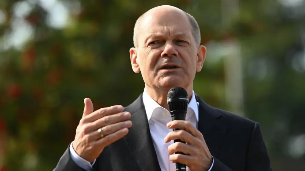 Olaf-Scholz-Finanzminister-und-SPD-Kanzlerkandidat-spricht-bei-einer-Wahlkampfveranstaltung