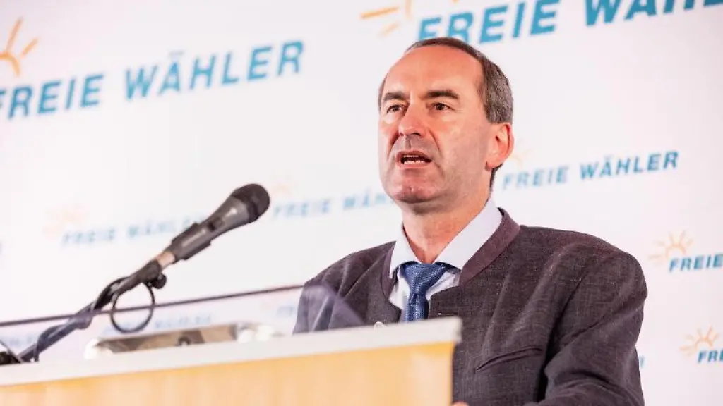 Hubert-Aiwanger-Landesvorsitzender-der-Freien-Waehler-in-Bayern