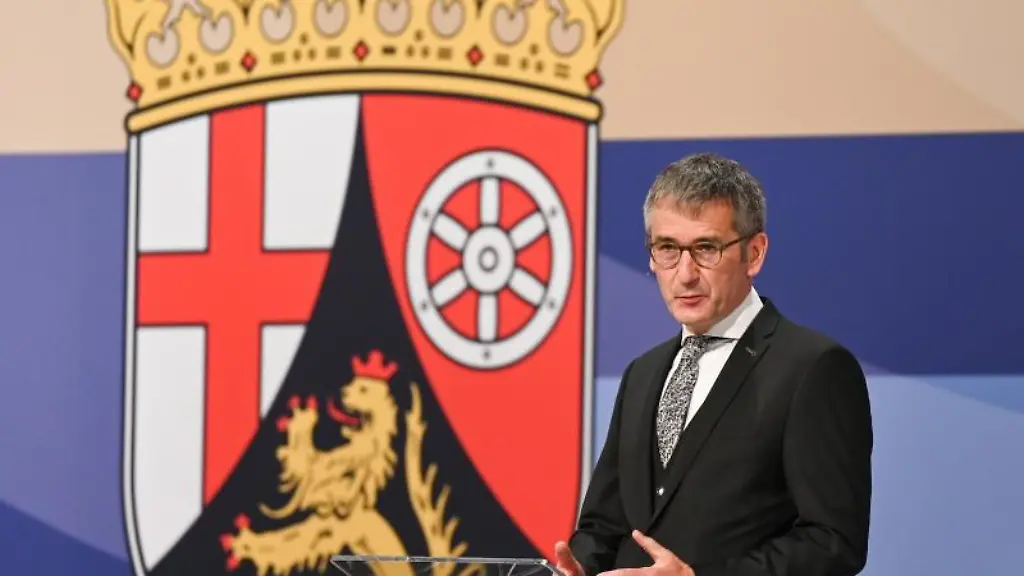 Der-rheinland-pfaelzische-Landtagspraesident-Hendrik-Hering-spricht-in-Mainz