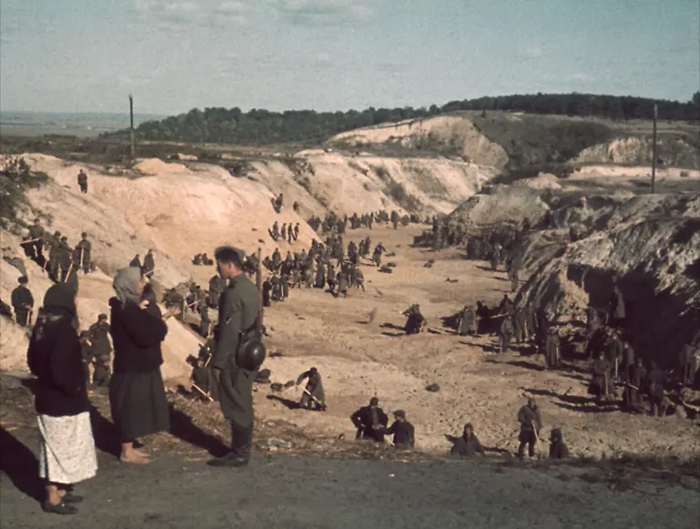 Soviet-POWs-covering-a-mass-grave-after-the-Babi-Yar-massacre-October-1-1941