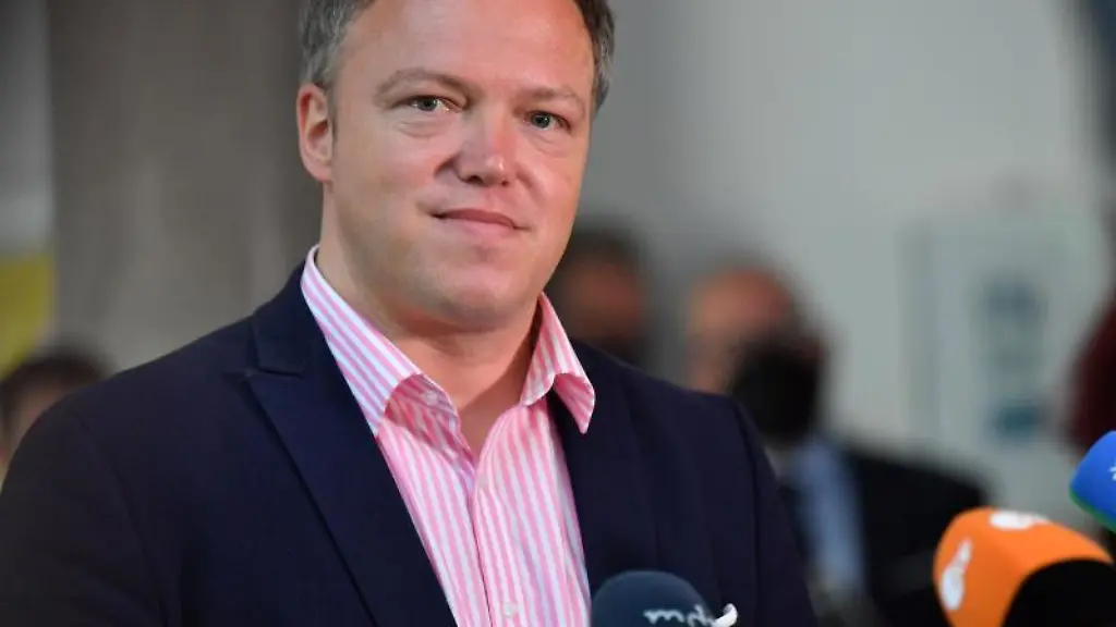 Mario-Voigt-CDU-Fraktionschef-im-Landtag-von-Thueringen-vor-der-Presse
