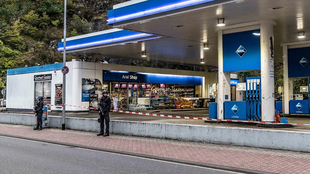 d9b0709d3b99725ad93811beadfad574