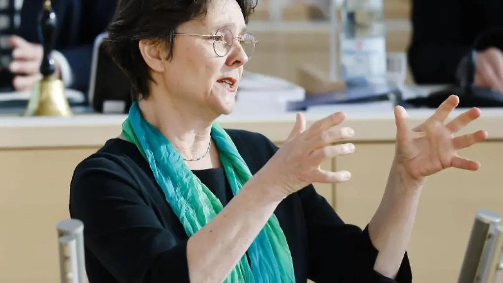 Monika-Heinold-Buendnis-90-Die-Gruenen-spricht