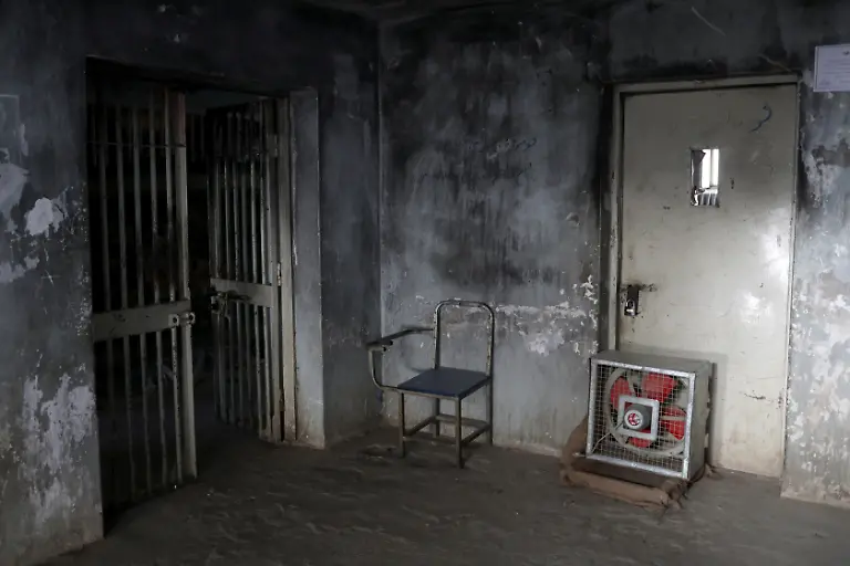 2021-09-15T173858Z-925081144-RC28QP9ZZIGX-RTRMADP-3-AFGHANISTAN-TALIBAN-PRISON