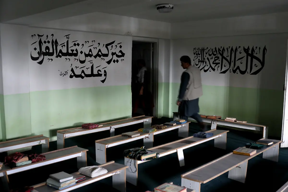 2021-09-15T164634Z-1643533290-RC29QP9EQRZS-RTRMADP-3-AFGHANISTAN-TALIBAN-PRISON