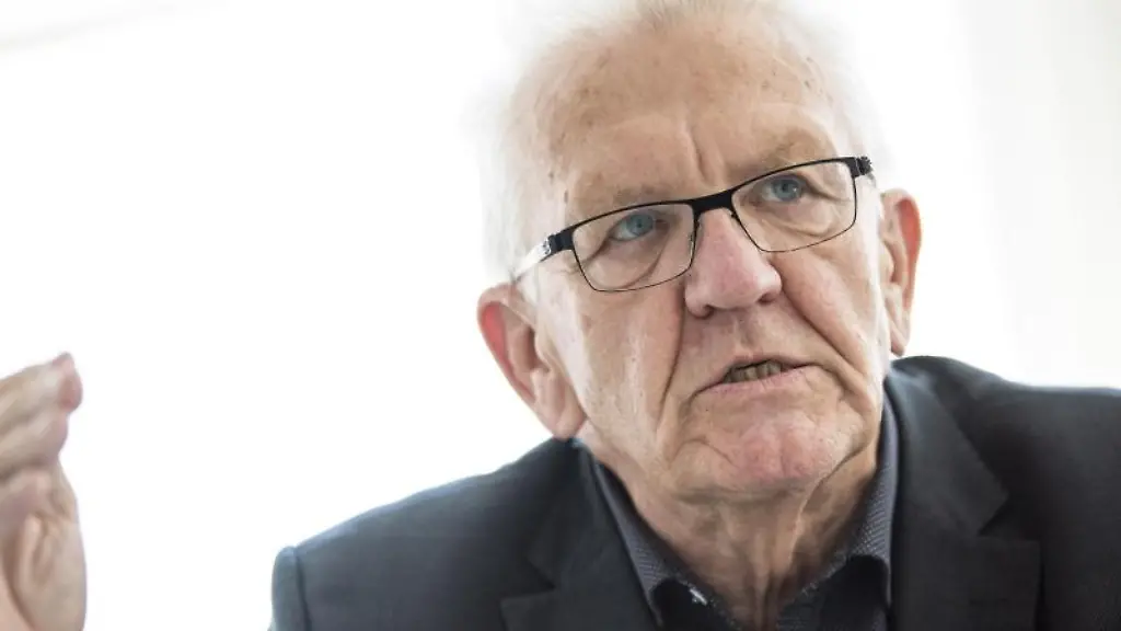 Baden-Wuerttembergs-Ministerpraesident-Winfried-Kretschmann-Buendnis-90-Die-Gruenen-gibt-ein-Interview