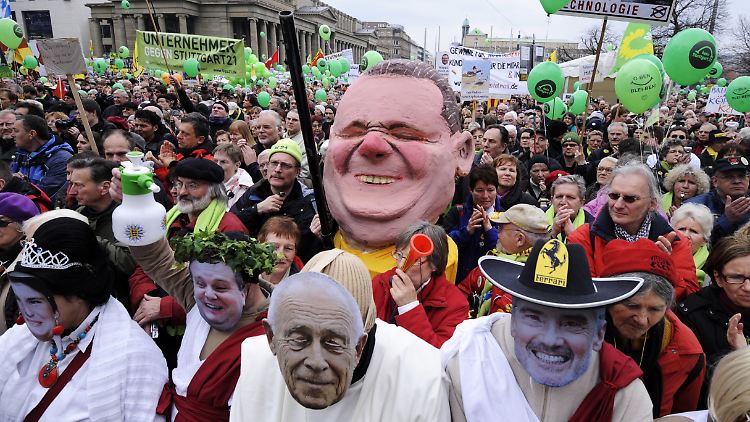 Zielscheiben des Spotts: Ministerpräsident Mappus, Umweltministerin Gönner, Schlichter Geißler und Justizminister Goll.