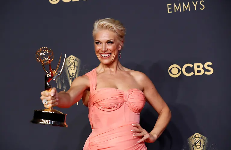 2021-09-20T042329Z-1571053963-RC2GTP9FVKIJ-RTRMADP-3-AWARDS-EMMYS
