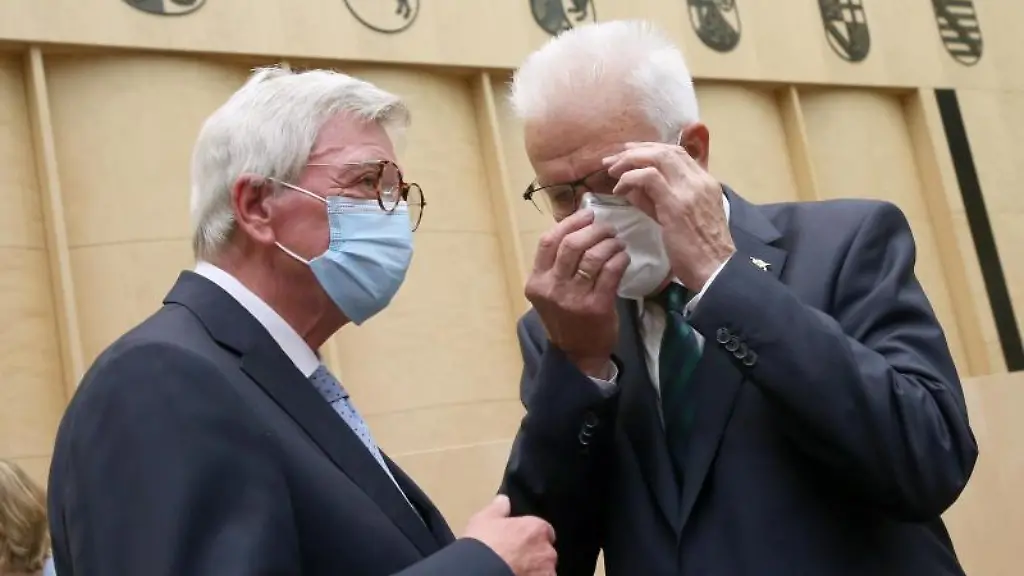 Die-Ministerpraesidenten-Volker-Bouffier-CDU-l-und-Winfried-Kretschmann-Buendnis-90-Die-Gruenen