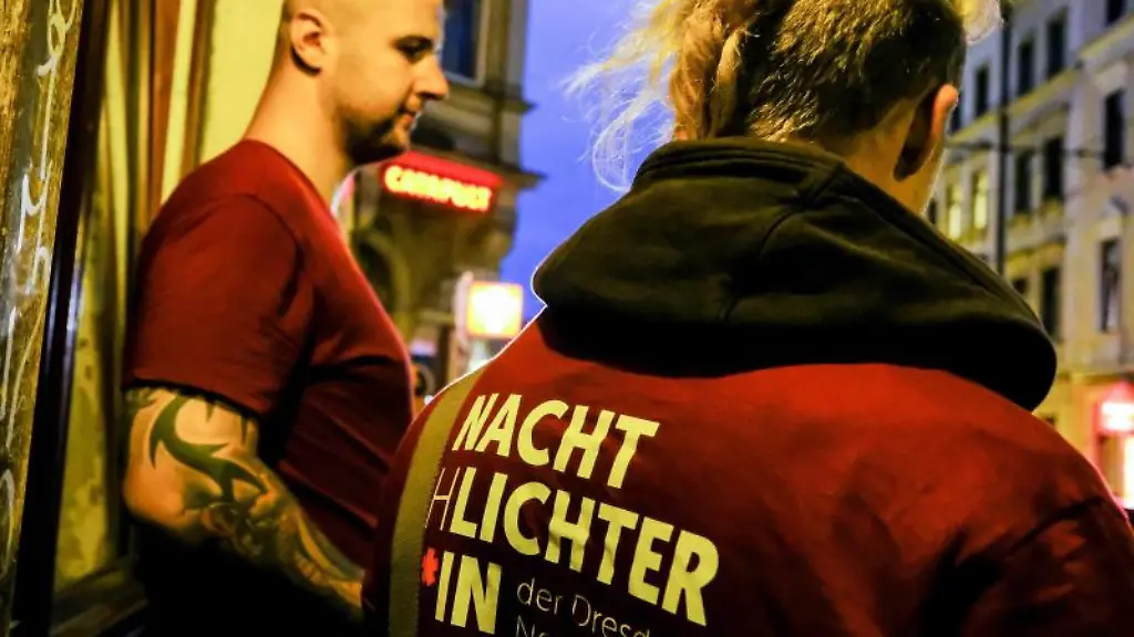 Die-Nachtschlichter-der-Neustadt-im-Gespraech