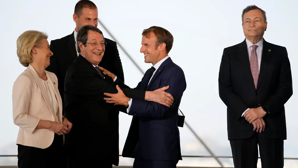 97abfdc63aa01998c02424d865219c93