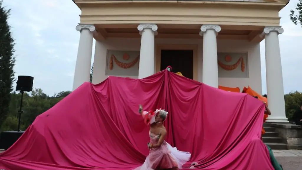 Kuenstler-des-Deutschen-Nationaltheaters-Weimar-praesentieren-ein-Projekt