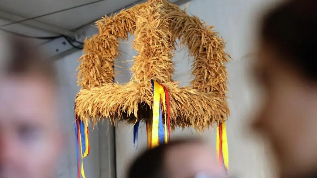 Auf-der-MeLa-haengt-eine-Erntekrone