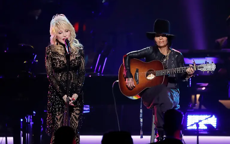 2019-02-09T075911Z-1558861610-RC1D37FF18E0-RTRMADP-3-MUSIC-DOLLY-PARTON