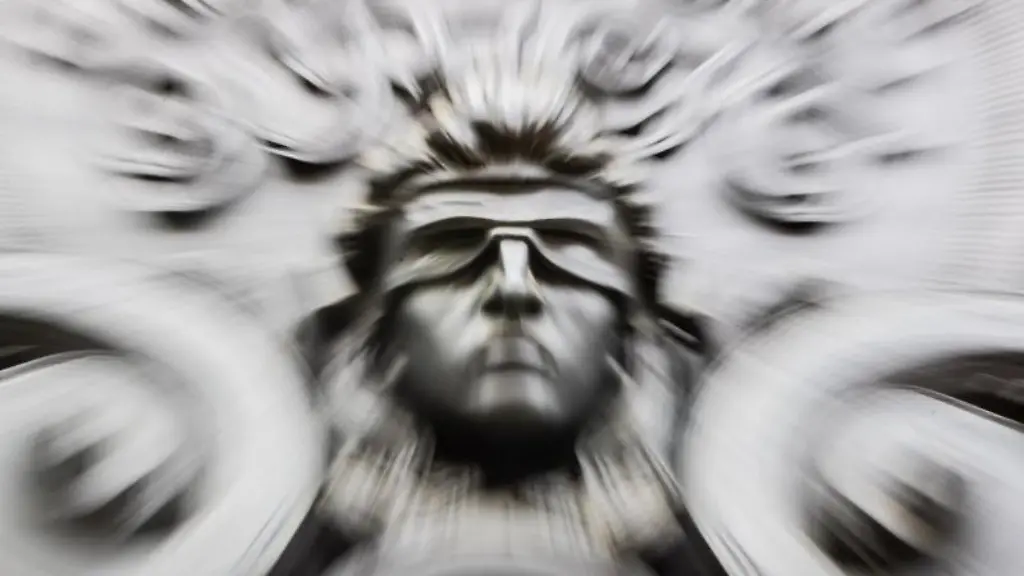 Eine-Figur-der-blinden-Justitia-an-der-Fassade-eines-Gerichts