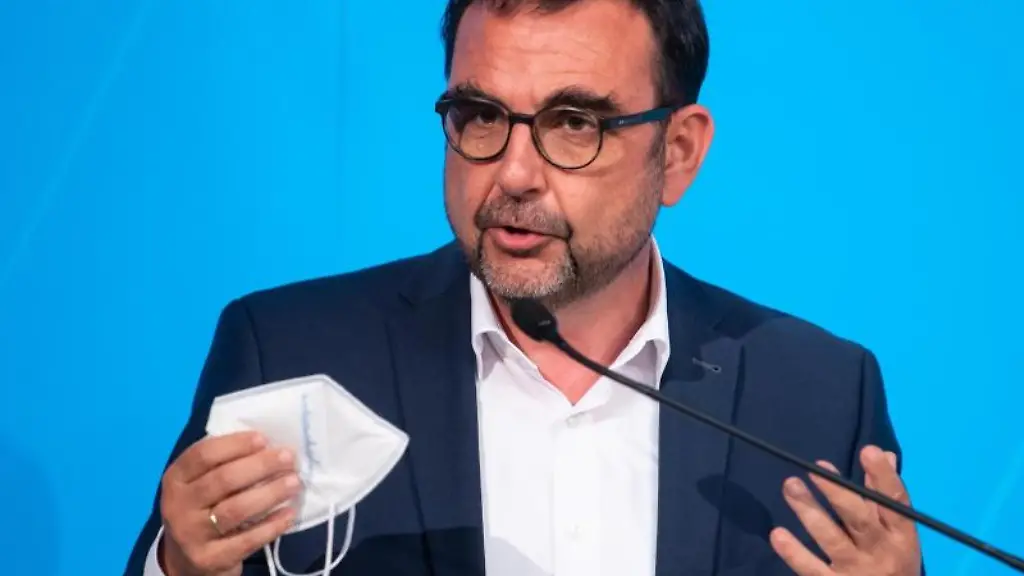 Bayerns-Gesundheitsminister-Klaus-Holetschek-CSU-spricht