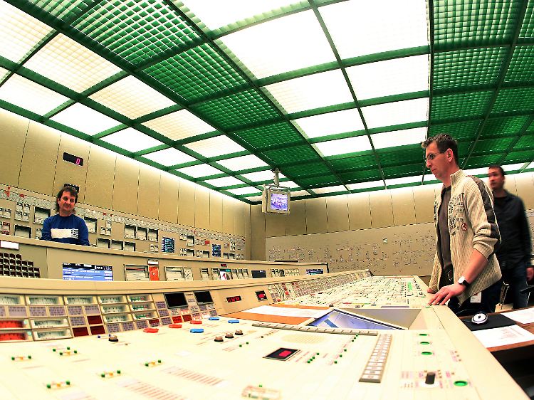 Originalgetreu nachgebaut: Im Simulationszentrum der deutschen Kraftwerksbetreiber in Essen üben Mitarbeiter eines Atomkraftwerkes eventuelle Störfälle.