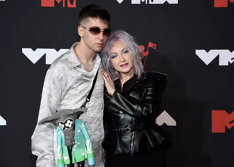 ddCyndiLauperDeclynThorntonLauper