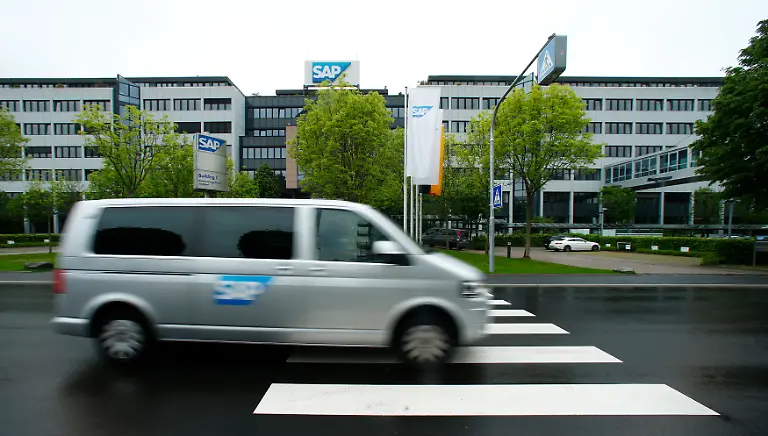 2016-05-12T120000Z-478916762-LR1EC5C15UBQE-RTRMADP-3-GERMANY-SAP