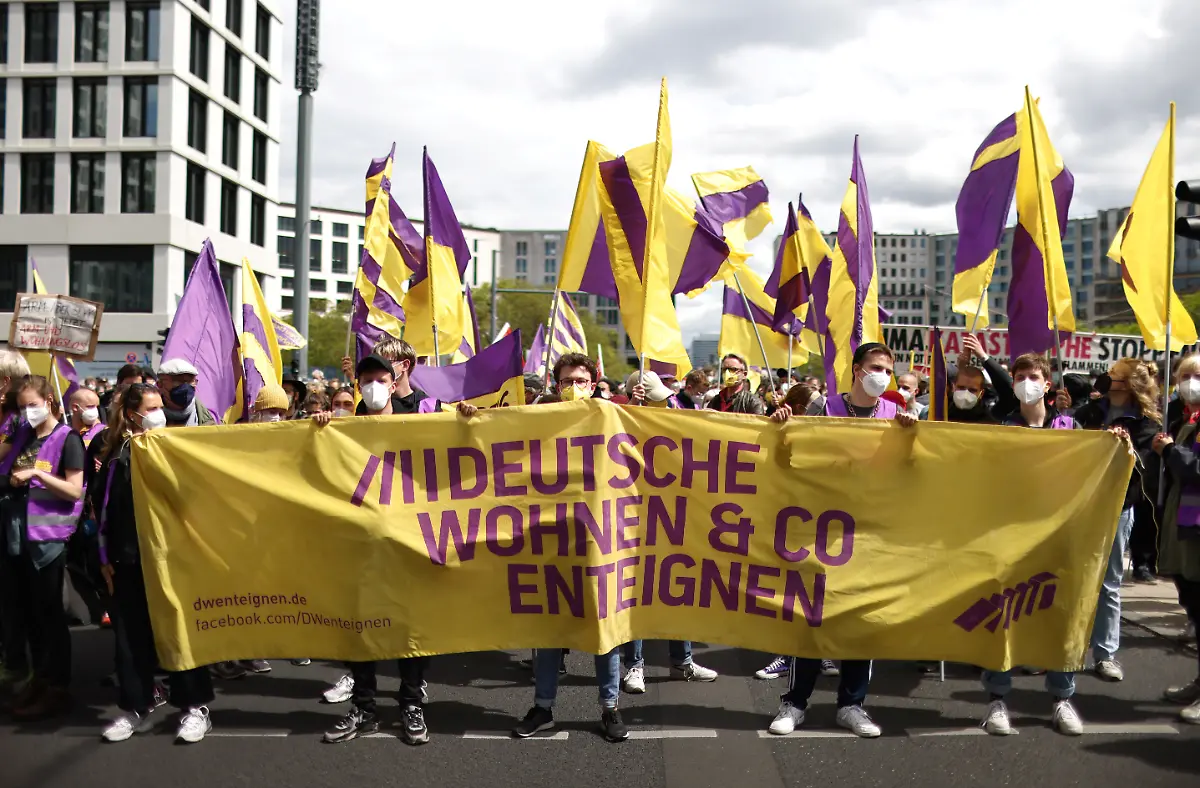 2021-05-23T113749Z-437472117-RC2NLN9HL5WP-RTRMADP-3-GERMANY-REALESTATE-PROTEST