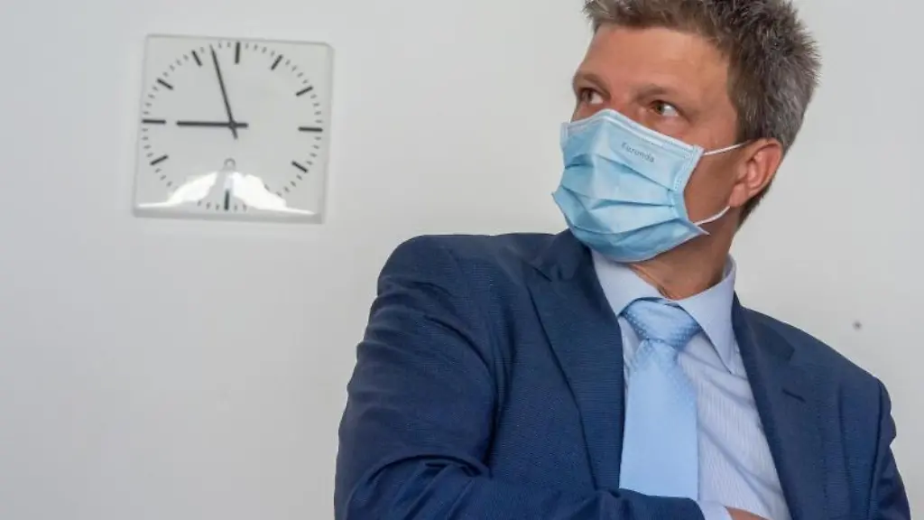 Der-Gruenen-Landtagsabgeordnete-Hans-Urban-im-Gericht